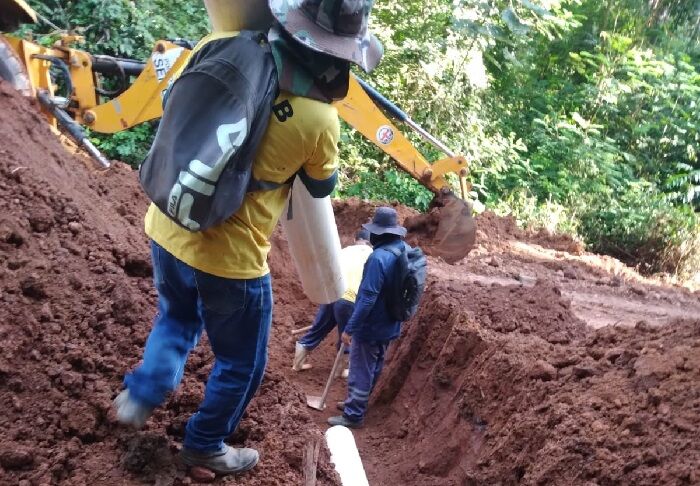 Prefeitura de Porto Velho instala tubos de drenagem na Estrada Araras