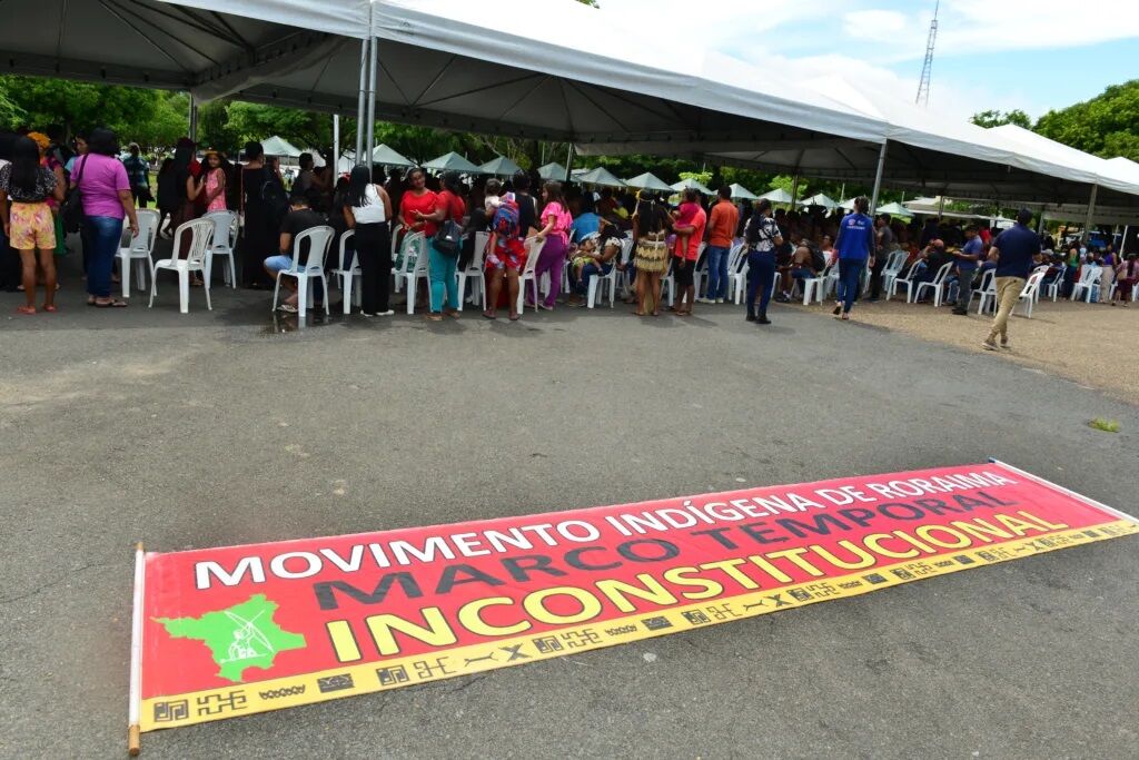 NA TERRA DOS MACUXI'S - 5º Acampamento Terra Livre reúne povos indígenas na Praça do Centro Cívico

