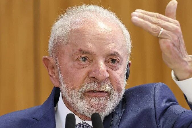 DEIXA ROUBAR, DEPOIS DISCUTE - Lula chama ministros ao Alvorada para discutir crise no INSS