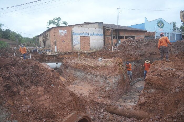 Obra na rua Capão da Canoa avança com implantação da rede de drenagem