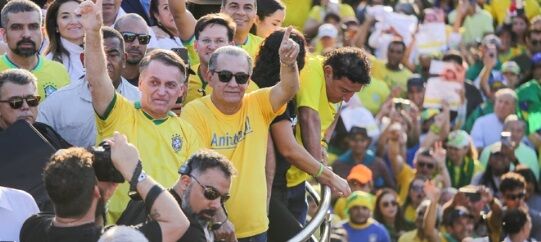 MESMO RECÉM-OPERADO - “Anistia é ato privativo do Parlamento”, diz Bolsonaro em ato. Siga

