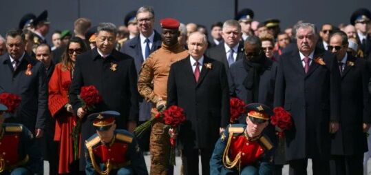 CLUBE DA MALDADE - De China a Burkina Faso: Lula é ladeado por ditadores na Rússia