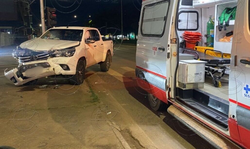 COLISÃO - Grave acidente deixa feridos na Avenida Governador Jorge Teixeira com Pinheiro Machado
