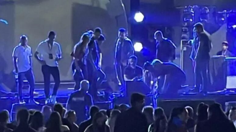 UM PASSO EM FALSO - Marrone ficará 48 horas internado após queda de palco