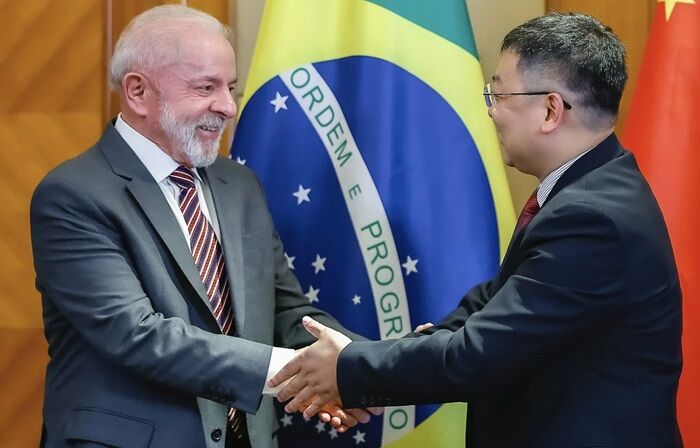 REVELANDO A ALMA COMUNISTA - Lula compara sua eleição à revolução comunista de Mao Tsé-Tung na China