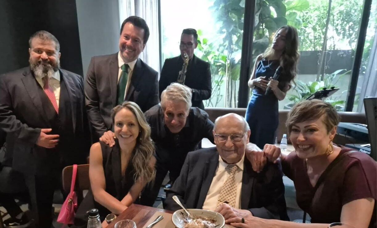 EXCELENTÍSSIMO SENHOR JURISTA - Personalidades do mundo jurídico, político e empresarial celebraram os 90 anos e a marcante trajetória de Ives Gandra da Silva Martins