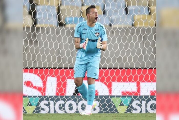 MURO DE DEFESA - Com grandes defesas, Fábio é muralha do Fluminense em jogão no DF

