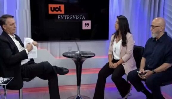 ENTREVISTADO POR ADVERSÁRIOS - Destemido, Bolsonaro abre o verbo ao vivo em conversa com jornalistas militantes (veja o vídeo)

