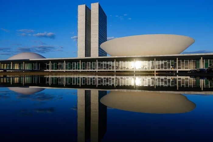 EU ROUBO, ELE ROUBA, TODOS ROUBAM - Auditor do TCU oculta morte da mãe e recebe R$ 3,9 milhões da Câmara

