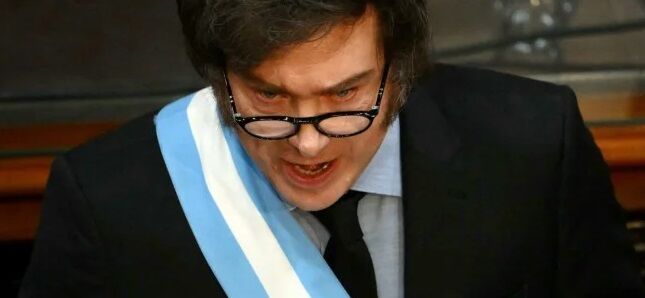 NÃO É TERRA DE NINGUÉM - Milei estabelece regras mais rígidas para imigração na Argentina

