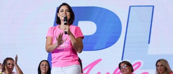 TÁ FICANDO LISA - Michelle Bolsonaro sobre ser presidente: “Já sou do PL Mulher”

