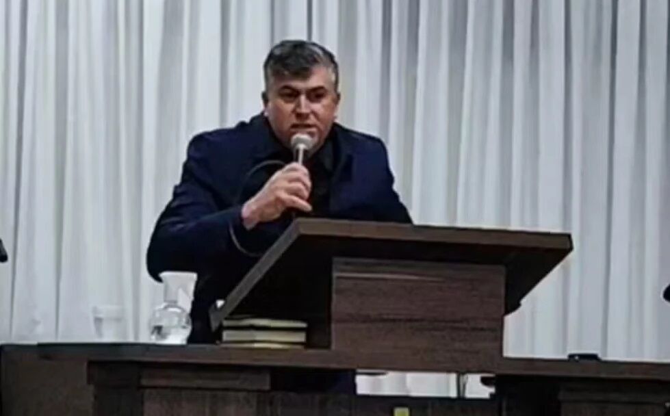 RECOLHIDO NO ALTAR - Pastor passa mal e morre durante pregação transmitida ao vivo

