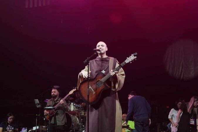 POPSTAR DO SENHOR - Frei Gilson reúne mais de 10 mil fiéis em evento nos EUA