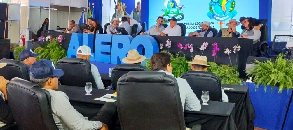 PODER LEGISLATIVO ITINERANTE - Estande da ALE sedia sessão solene da Câmara de Ji-Paraná durante a Rondônia Rural Show; veja vídeo
