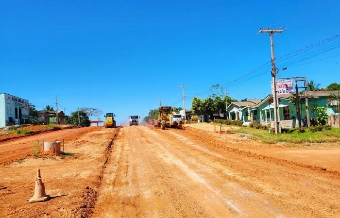 INFRAESTRUTURA URBANA - Obras no perímetro urbano da RO-420, no distrito de Jacinópolis, são intensificadas para receber asfalto novo