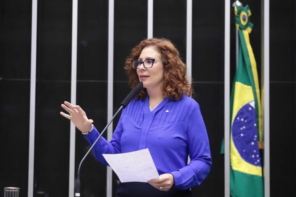 ESCAPOU DA TIRANIA - Condenada pelo STF, Zambelli deixa o Brasil e vai para a Europa
 
