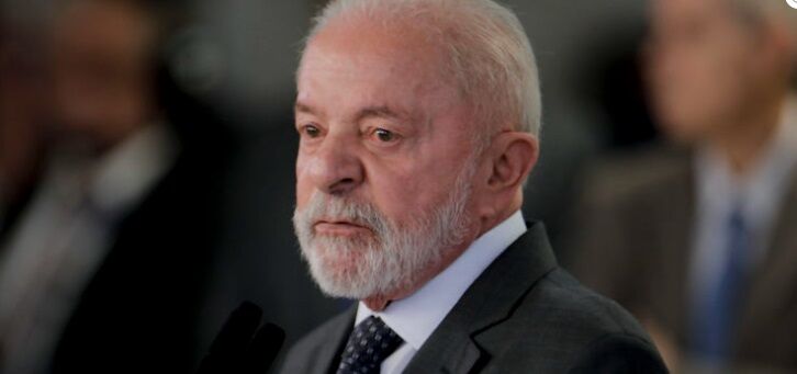 PENDURADO NO STF/TSE - Desaprovação ao governo Lula vai a 56%, diz PoderData


