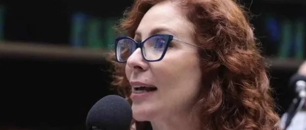 VAI PRENDER CIDADÃ ITALIANA?  -PGR pede prisão de Carla Zambelli e inclusão da deputada na lista da Interpol

