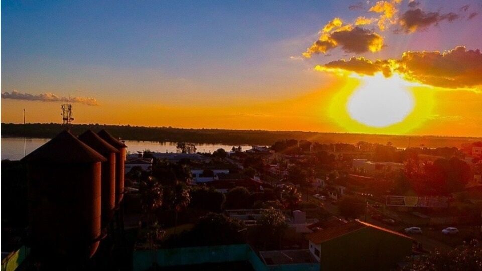 EM RO O SOL PREDOMINA - Área de baixa pressão do Paraguai leva chuva forte a duas regiões do Brasil