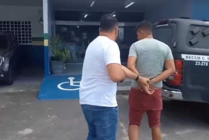 CRIME BRUTAL - Barbeiro estupra enteado de 7 anos no AM, após morte da mãe da criança
