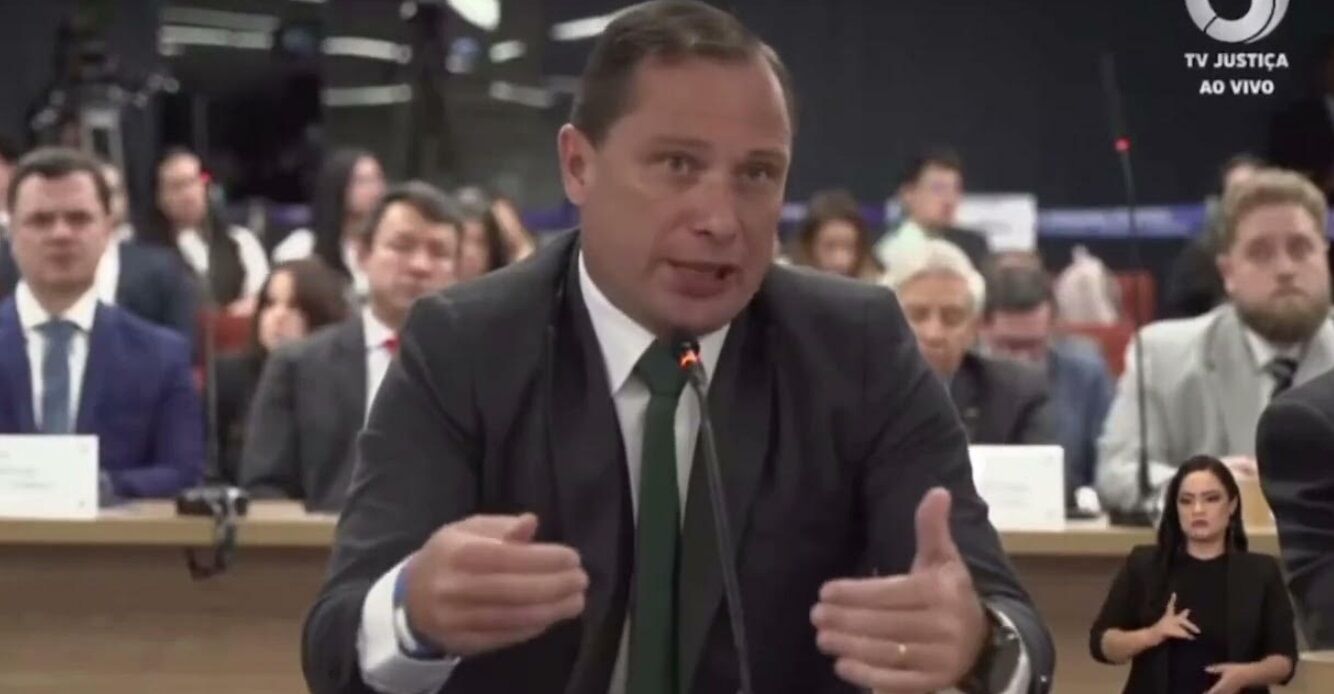 "MANIFESTAÇÕES INFORMAIS NO WhatsApp" - Mauro Cid confirma delação, mas minimiza Trama Golpista ao falar em “Bravatas” e “Conversas de Bar”


