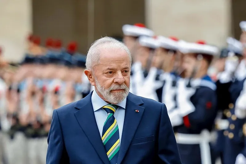 O MUNDO JÁ SABE - Bloomberg diz que Lula perdeu o rumo e está se desintegrando