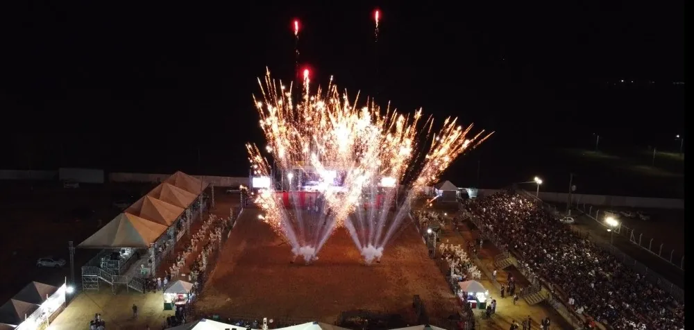 TEMPO DE FESTA - Emenda de R$ 600 mil do Delegado Lucas garante acesso gratuito da população à Expobur

