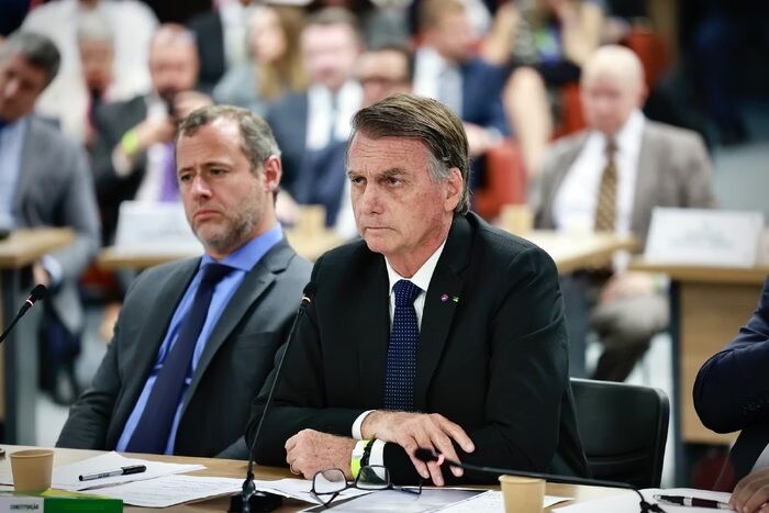 CASERNA EM ALERTA - Cúpula militar parou para acompanhar depoimento de Bolsonaro ao STF

