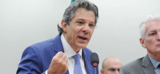 GROSSEIRO E INCOMPETENTE - Fernando Haddad deixa comissão na Câmara aos gritos de “fujão”

