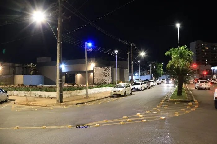 BELEZA E SEGURANÇA -  Emdur conclui instalação de postes ornamentais no entorno do Porto Velho Shopping

