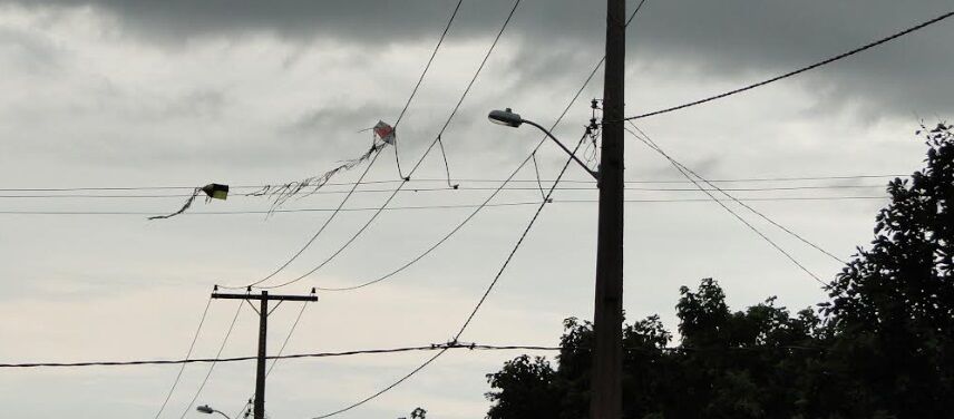 Quase 286 mil clientes ficaram sem energia em Rondônia por acidentes com pipas, no acumulado dos últimos cinco anos