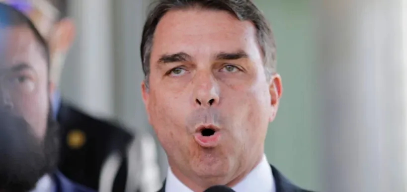 A LUTA CONTINUA - Flávio Bolsonaro publica vídeo de ministros elogiando voto impresso

