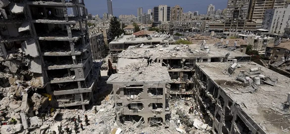 PASSOU PELO DOMO DE FERRO - Irã lança nova ofensiva em Tel Aviv em resposta a ataques de Israel


