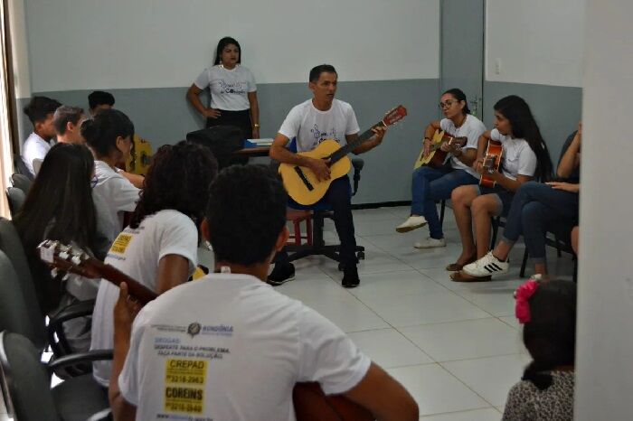 'EMOÇÃO, CORPO E ALEGRIA' - Oficina de musicoterapia é oferecida no Caps e no Cero de Porto Velho