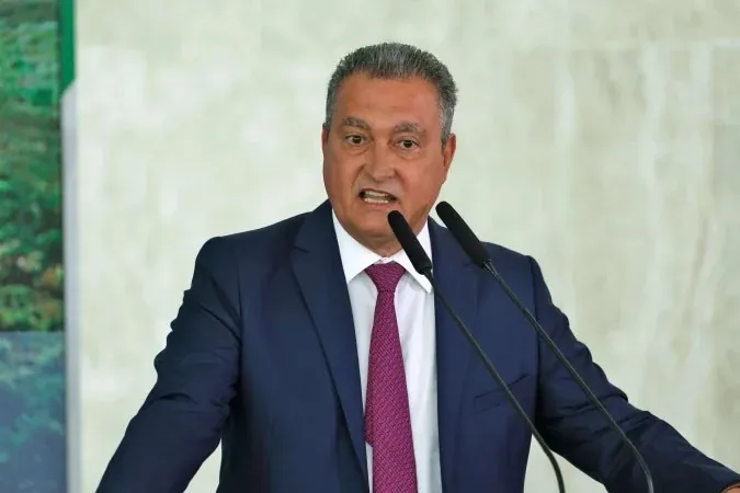 GOVERNO TAXAD ESFOLA O POVO - Rui Costa defende tributação de 10% para super-ricos: 