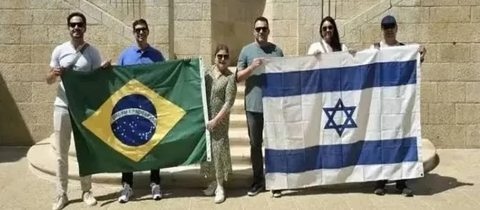 FUGA E TENSÃO MÁXIMA - Grupo de políticos brasileiros chega à Arábia Saudita após deixar Israel em meio a tensões com Irã 
