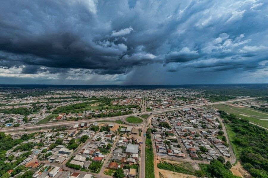 SOL E NUVENS EM RONDÔNIA - Previsão do tempo para hoje se divide entre chuva forte e tempo seco
