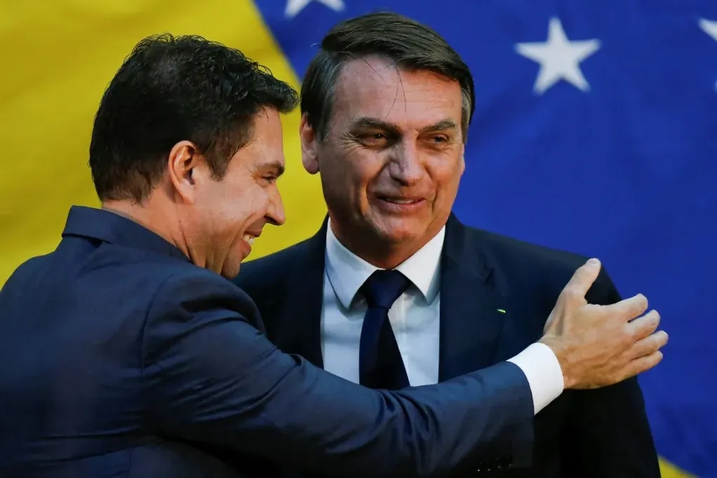 USANDO A 'CRIATIVIDADE' - PF INDICIA BOLSONARO, RAMAGEM E CARLOS BOLSONARO EM ESQUEMA ILEGAL DE ESPIONAGEM
