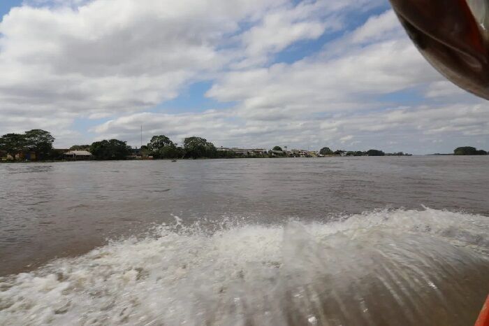 TIRANDO DO FUNDO DO RIO - Governo de RO avança em operação de resgate do Barco Hospital Walter Bartolo no Rio Mamoré