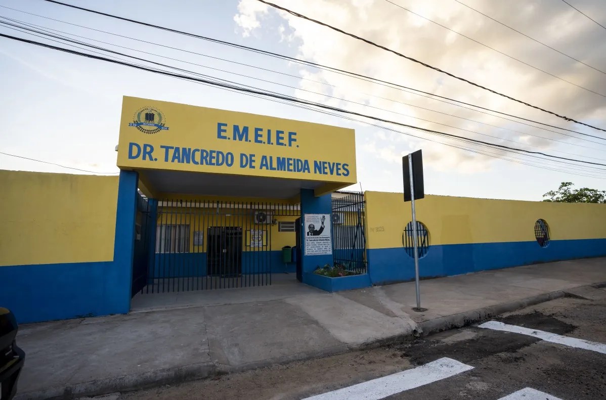CARGOS EFETIVOS REAJUSTADOS - Após dez anos, prefeitura reajusta salário de diretores, vices e secretários de escolas

