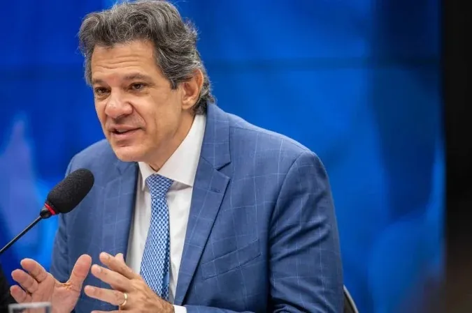 PURA HIPOCRISIA - Haddad demite auditor da Receita suspeito de cobrar propina na Lava Jato

