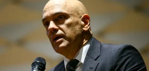 PARANÓIA PSIQUIÁTRICA - Moraes manda Google informar quem publicou minuta do golpe na internet

 