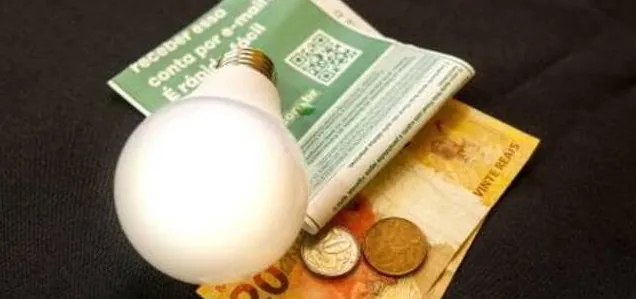 É SÓ O 1º; VEM MAIS - Lula deve aumentar a conta de luz em 3,5% após Congresso derrubar vetos à Lei das Eólicas Offshore