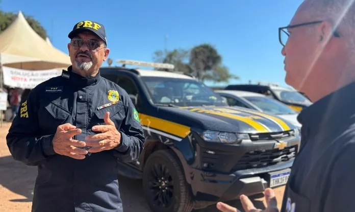 UFA! ATÉ QUE ENFIM - PRF celebra desmobilização pacífica e liberação da BR-364 em Rondônia após diálogo com manifestantes 
