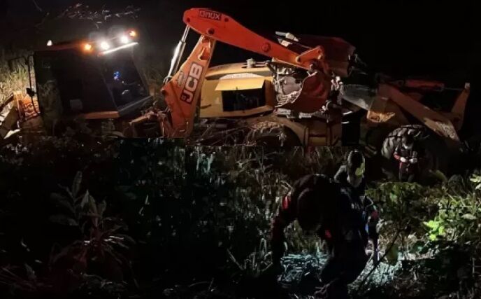 Trabalhador morre prensado após capotamento de escavadeira na BR-364, em Porto Velho