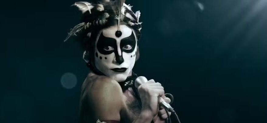 JÁ ESTÁ DISPONÍVEL - Cinebiografia de Ney Matogrosso na Netflix é um dos melhores filmes do ano - Por Marcos Souza
