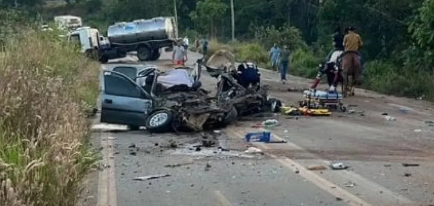 TRAGÉDIA! VOCÊ VIU? - Grave acidente na BR-421 deixa um morto em colisão entre carro e caminhão-tanque em Buritis 

