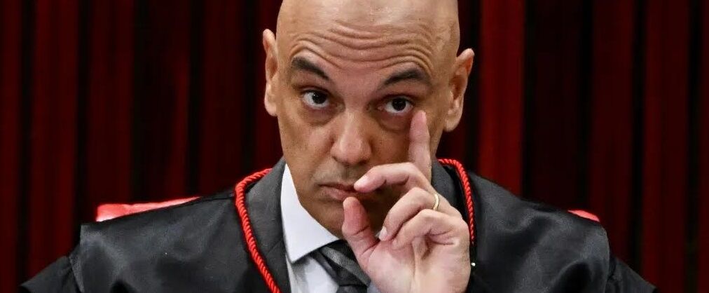 COMO O MUNDO O VER - Alexandre de Moraes sob escrutínio: críticas à condução dos inquéritos sobre tentativa de golpe e a Lava Jato
