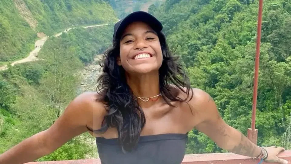 HÁ 3 DIAS - Resgate recuou a 350m de brasileira que caiu em vulcão, diz família