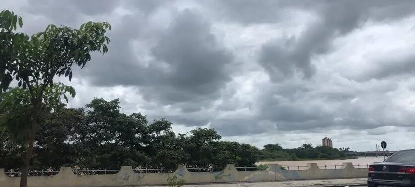 POSSÍVEL PANCADAS DE CHUVA - Frente fria avança e traz ar gelado para Rondônia a partir desta segunda-feira (23)